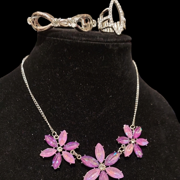 Jewelry - Picture 2 of 3